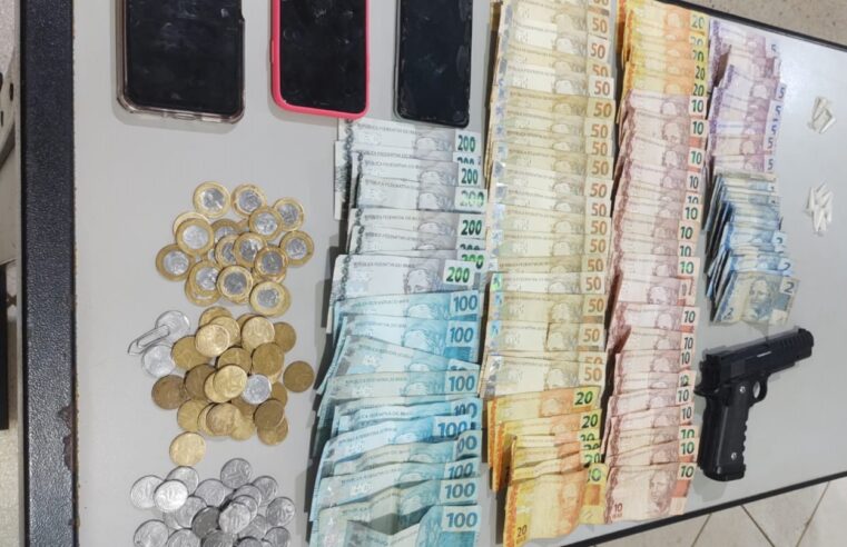 PM REALIZA PRISÃO E APREENSÃO DE DROGAS NO BAIRRO ELDORADO, EM GUAÍRA, EM AÇÃO DE COMBATE AO TRÁFICO