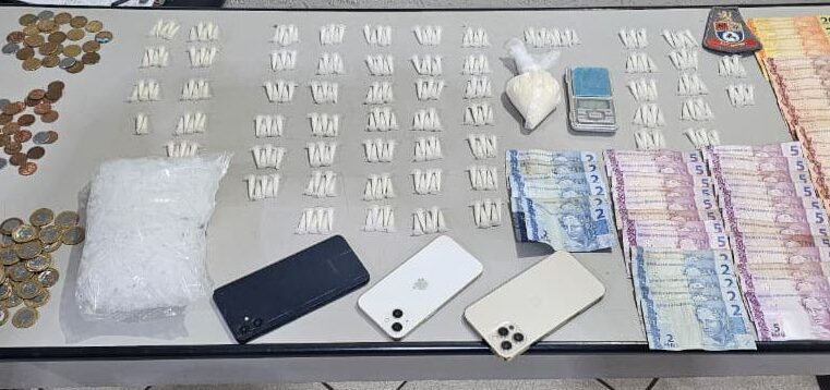 TRÊS SUSPEITOS DE ENVOLVIMENTO COM O TRÁFICO DE DROGAS SÃO DETIDOS PELA PM EM GUAÍRA