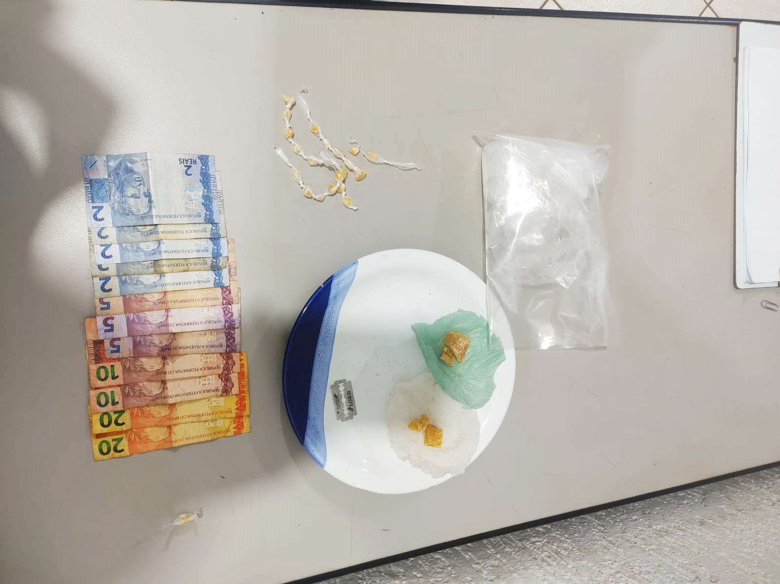 HOMEM É PRESO ACUSADO DE ENVOLVIMENTO COM O TRÁFI CO DE DROGAS EM GUAÍRA