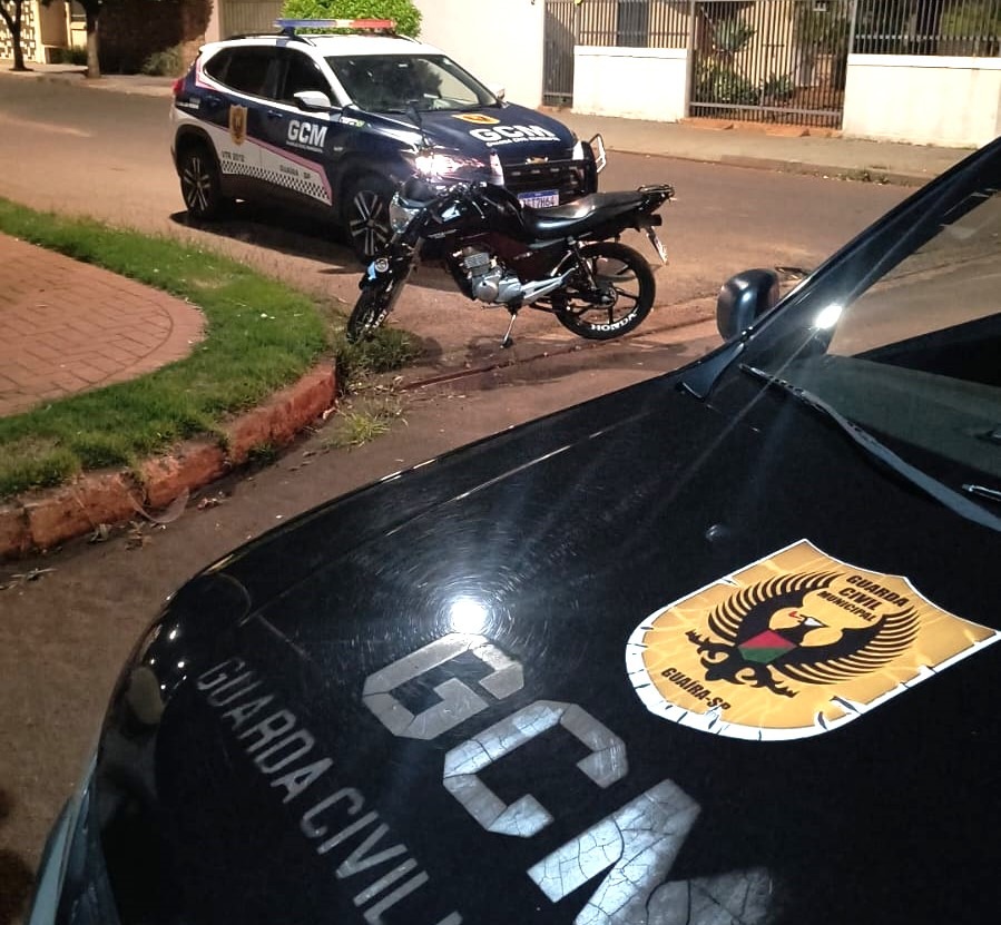 MOTOCICLISTA BATE EM VIATURA EM TENTATIVA DE FUGA PELAS RUAS DA CIDADE DE GUAÍRA