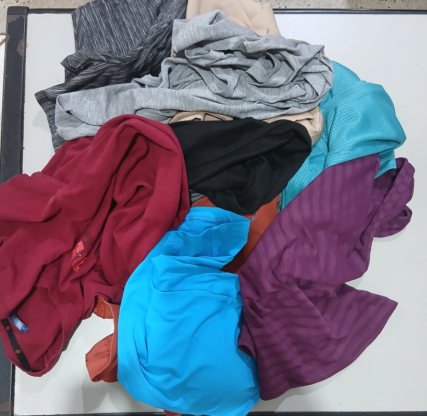 MULHER É PRESA ACUSADA DE FURTO A RESIDENCIA EM GUAÍRA