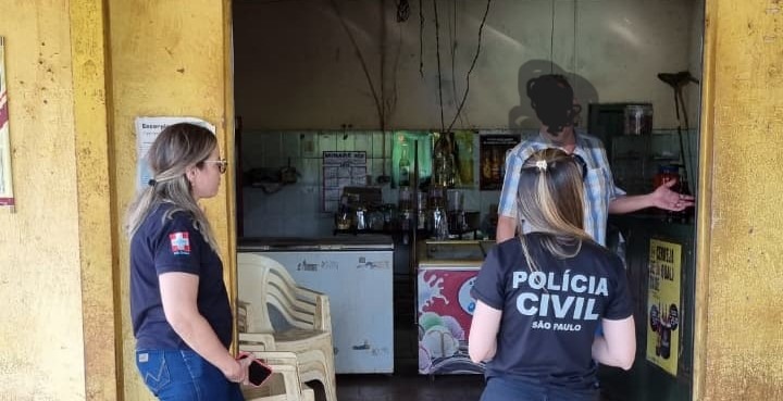 BAR É LACRADO, EM OPERAÇÃO DA POLÍCIA CIVIL E VIGILÂNCIA SANITÁRIA, EM LARANJEIRAS, POR VENDA DE BEBIDAS IMPRÓPRIAS PARA CONSUMO. UMA PESSOA FOI PRESA