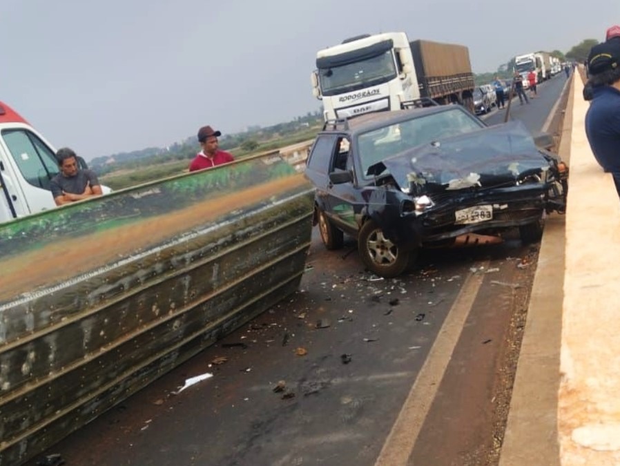 HOMEM DE 57 ANOS FICA FERIDO EM ACIDENTE NA PONTE SOBRE O RIO GRANDE ENTRE PLANURA E COLÔMBIA