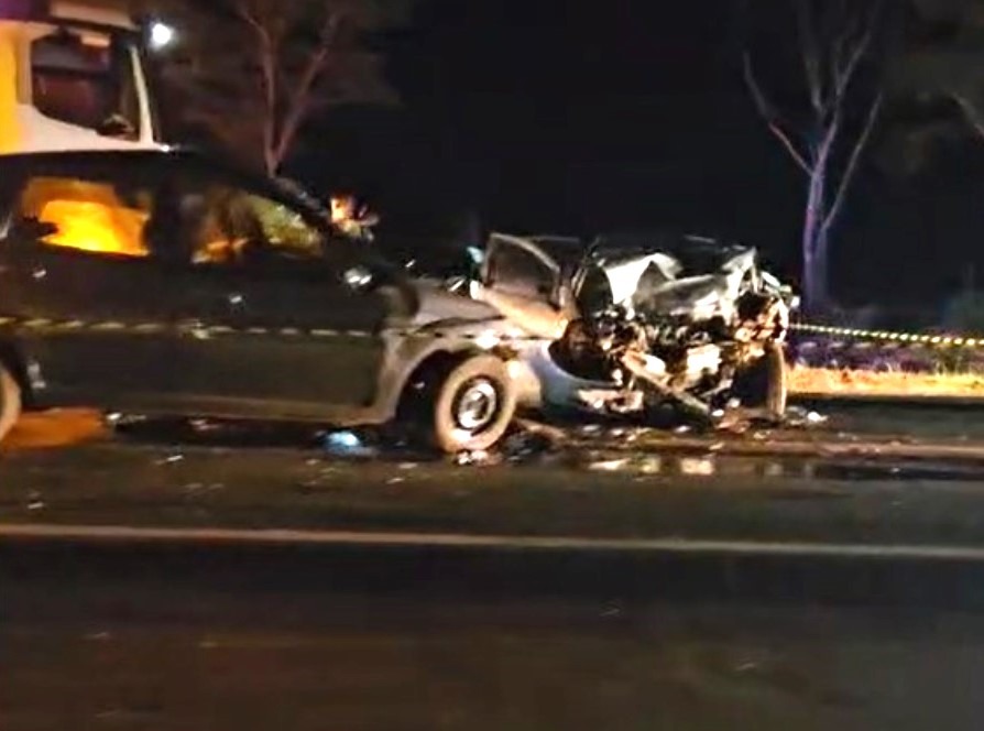 IPUANENSE MORRE APÓS COLISÃO FRONTAL NA FARIA LIMA ENTRE BARRETOS E COLÔMBIA. TRÊS PESSOAS FICARAM FERIDAS