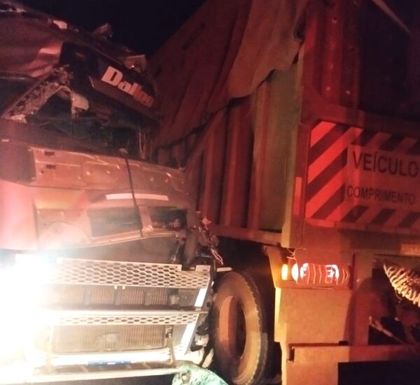 MORRE CAMINHONEIRO VÍTIMA DE ACIDENTE NA ASSIS CHATEAUBRIAND ENTRE GUAÍRA E BARRETOS