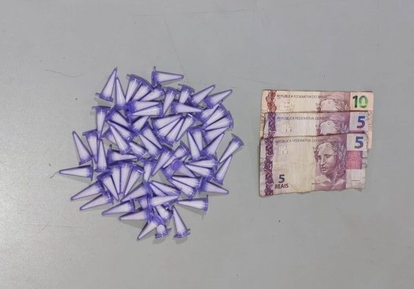 HOMEM É PRESO SUSPEITO DE ENVOLVIMENTO COM O TRÁFICO NO BAIRRO JARDIM PAULISTA EM GUAÍRA