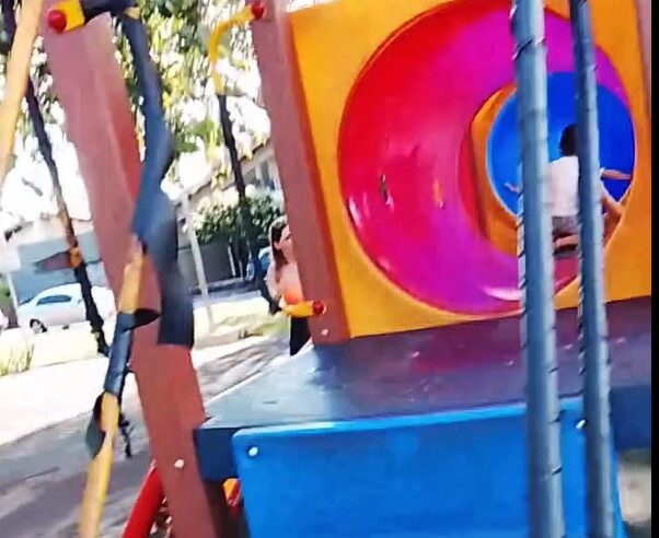 VEREADOR ALERTA PARA SUPOSTO RISCO DE CHOQUE ELÉTRICO EM BRINQUEDO DE PARQUE INFANTIL PÚBLICO DE GUAÍRA. PREFEITURA DIZ QUE ESTÁ TUDO NORMAL