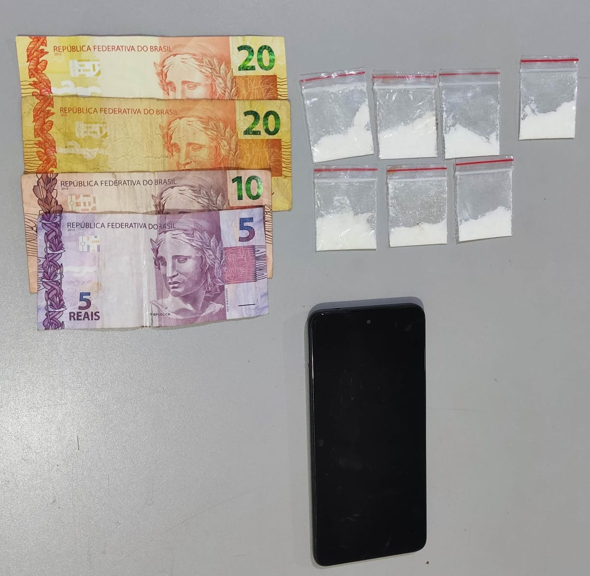 HOMEM É PRESO, NO TAÍS 2 EM GUAÍRA, SUSPEITO DE ENVOLVIMENTO COM O TRÁFICO