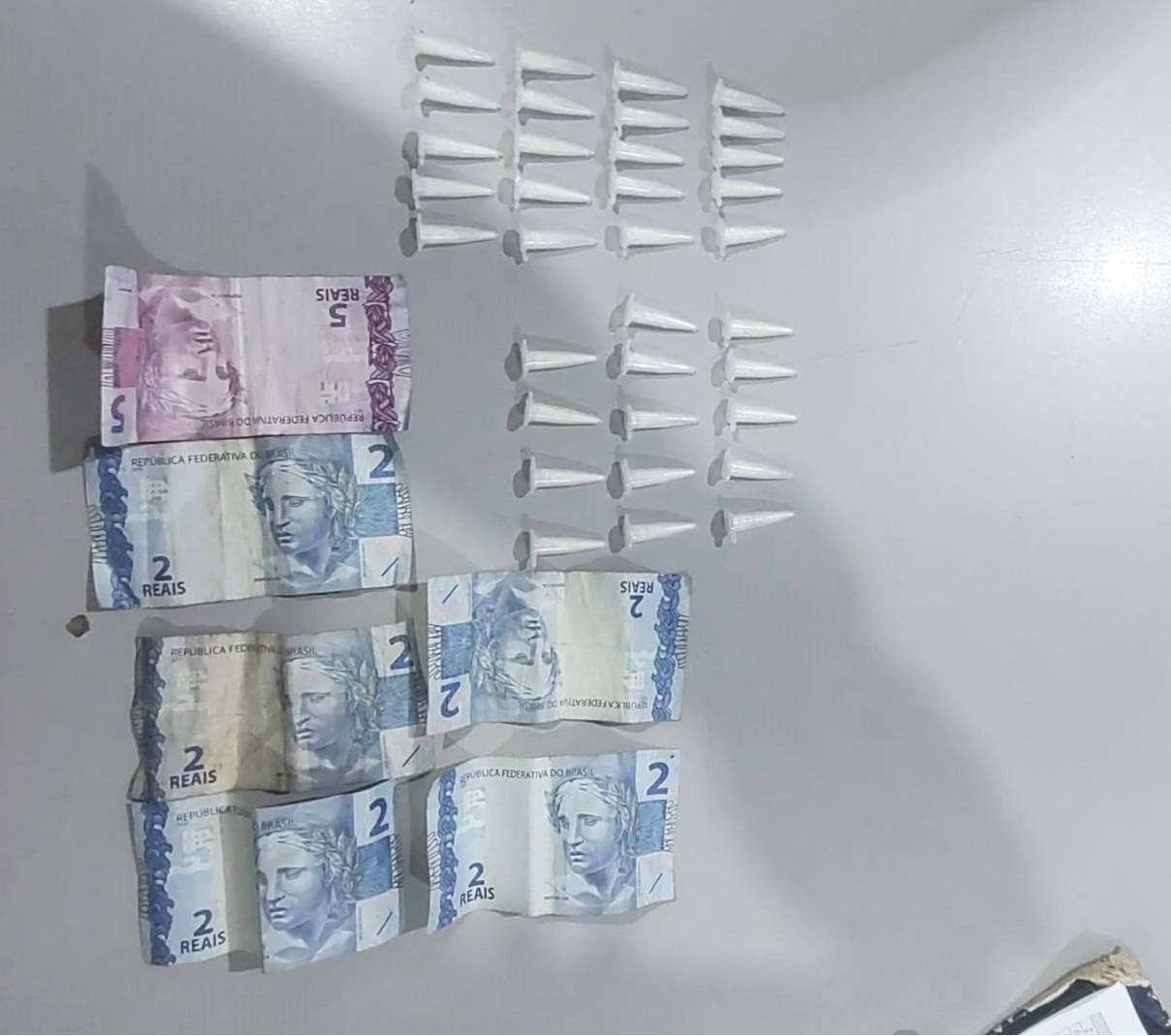 MENOR É APREENDIDO COM DROGAS EM GUAÍRA