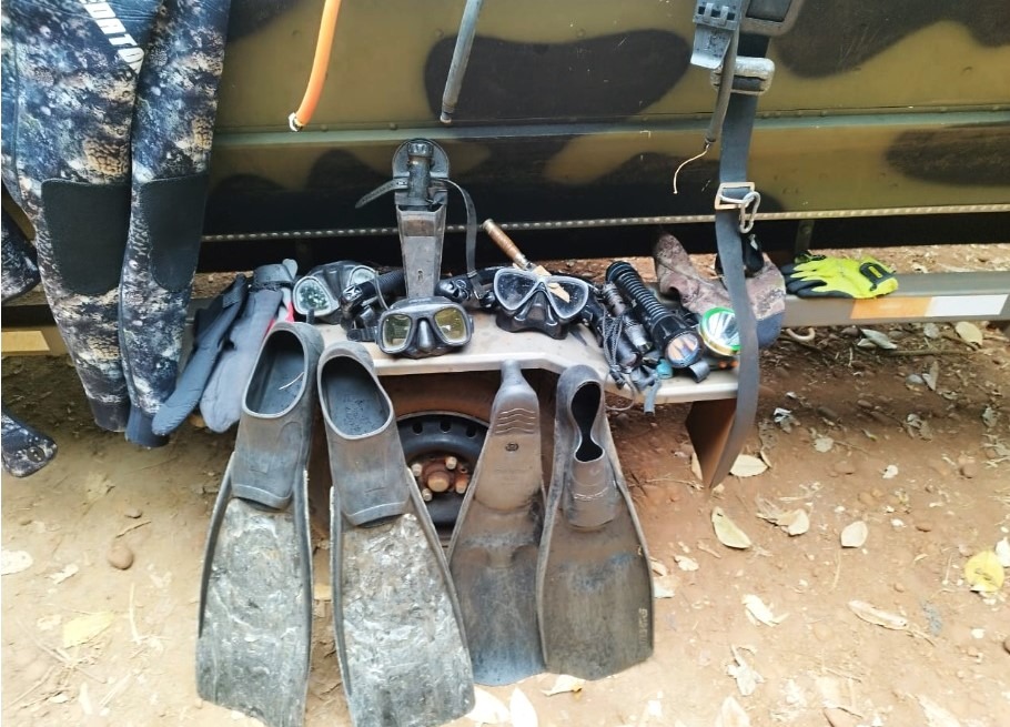 PESCADORES SÃO FLAGRADOS, EM ÁREA PROIBIDA, COM MATERIAL PARA PESCA SUBAQUÁTICA NO RIO GRANDE EM COLÔMBIA (SP)