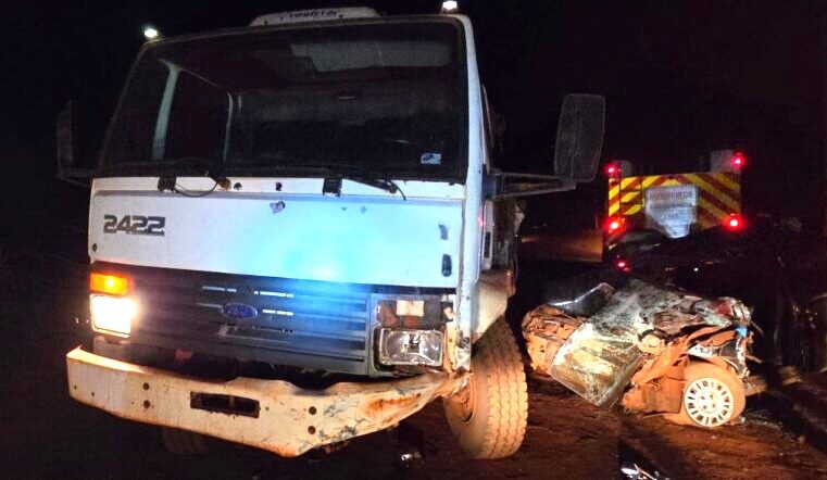 DUAS PESSOAS MORREM EM GRAVE ACIDENTE EM ESTRADA VICINAL DE GUAÍRA (SP)