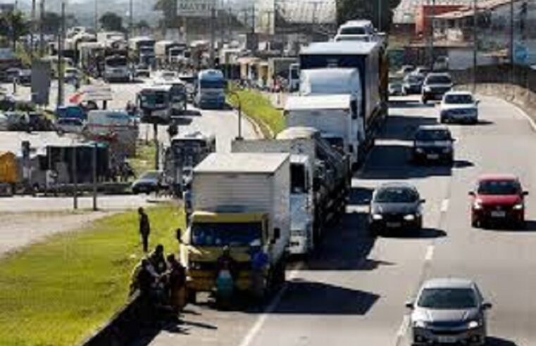 CAMINHONEIROS AMEAÇAM GREVE NACIONAL À PARTIR DESTA QUINTA-FEIRA, 4 DE DEZEMBRO