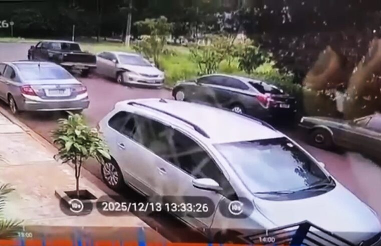 CAMIONETE DESGOVERNADA BATE EM 3 CARROS EM GUAÍRA. CÂMERAS REGISTRARAM INCIDENTE