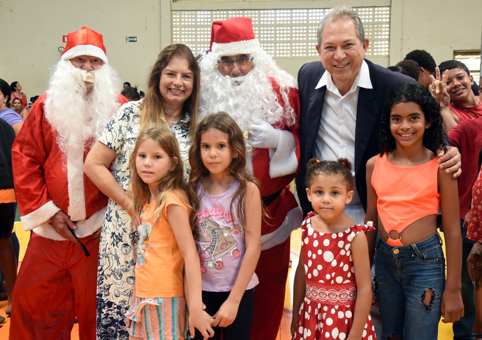 EM BARRETOS: EM UM DIA, MAIS DE 500 FAMÍLIAS RECEBEM CESTAS BÁSICAS E KIT DE NATAL DO FUNDO SOCIAL