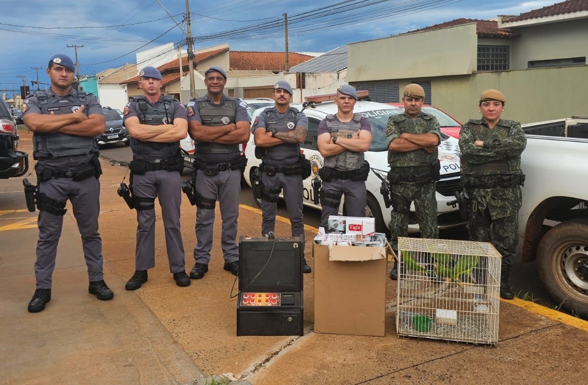 ,MULHER É AUTUADA EM QUASE R$ 40 MIL PELA POLÍCIA AMBIENTAL POR MANTER AVES EM CATIVEIRO EM SÃO JOAQUIM DA BARRA (SP)