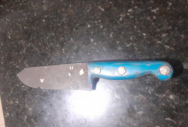 MULHER É ABORDADA PELA PM APÓS AMEAÇAR FUNCIONÁRIOS DE SUPERMERCADO COM FACA EM MIGUELÓPOLIS