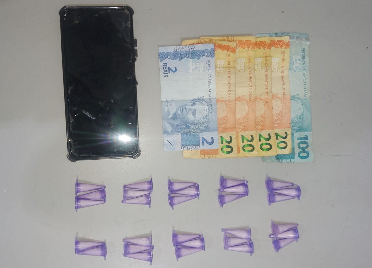 SUJEITO É PRESO NA VILA APARECIDA EM GUAÍRA, SUSPEITO DE ENVOLVIMENTO COM O TRÁFICO