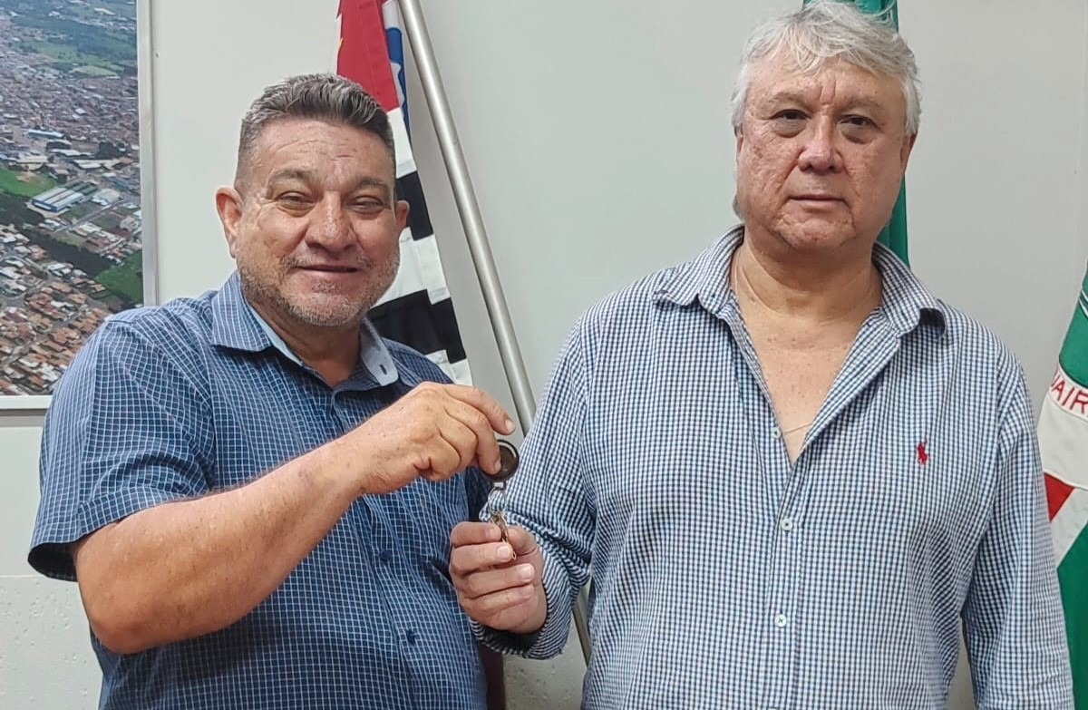 ENTREGA DE CHAVES DE GABINETE MARCA TRANSIÇÃO NA PRESIDÊNCIA DA CÂMARA DE GUAÍRA