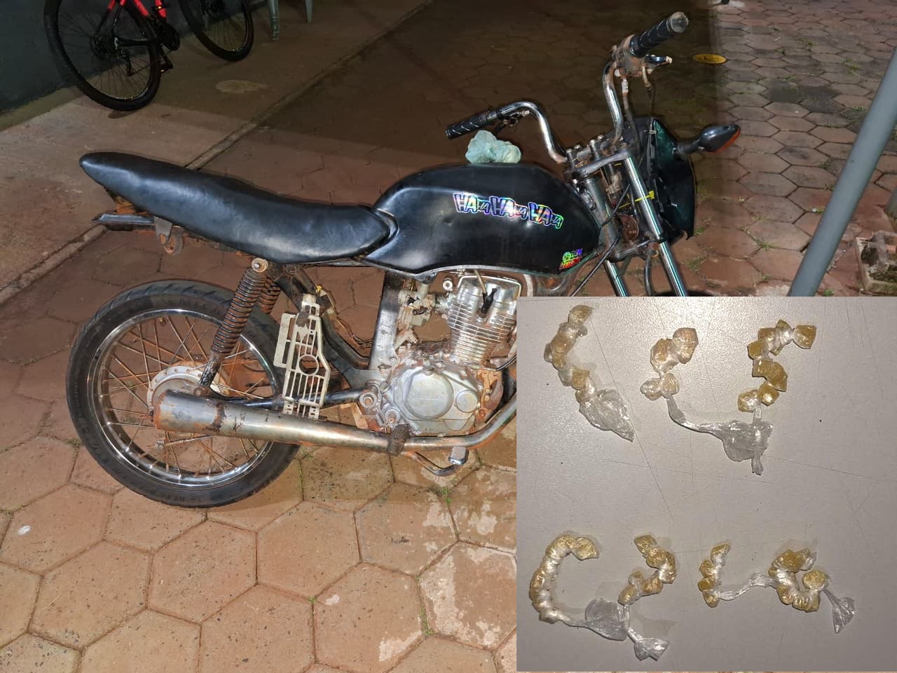 MOTO E DROGAS SÃO APREENDIDOS DURANTE AÇÃO DA PM NA VILA APARECIDA EM GUAÍRA