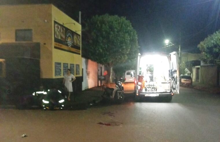 MOTOCICLISTA FICA FERIDO EM COLISÃO ENTRE MOTOCICLETAS NO CENTRO DE GUAÍRA