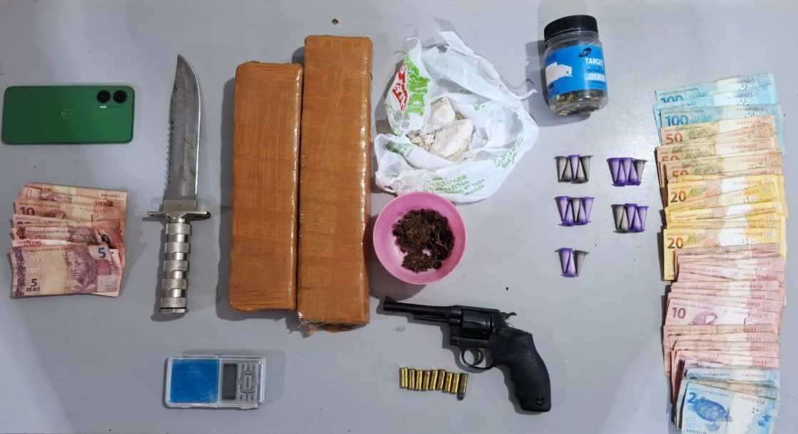 HOMEM É PRESO, EM GUAÍRA, PELA POLÍCIA MILITAR COM DROGAS, MUNIÇÕES E POR POSSE DE ARMA DE FOGO