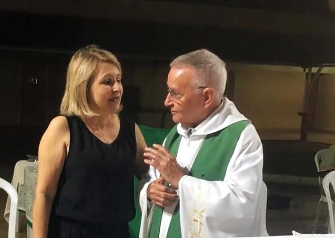 VEREADORA MARIA ADRIANA PROPÕE HOMENAGEM AO PADRE GUSTAVO COM NOME EM PRÓPRIO PÚBLICO