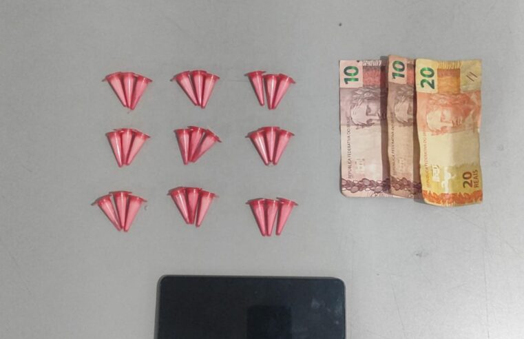 DUPLA É DETIDA PARA AVERIGUAÇÃO DE ENVOLVIMENTO COM O TRÁFICO DE DROGAS EM GUAÍRA