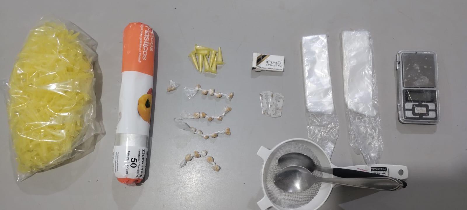 DUAS PESSOAS SÃO PRESAS PELA PM EM GUAÍRA SUSPEITAS DE ENVOLVIMENTO COM O TRÁFICO DE DROGAS