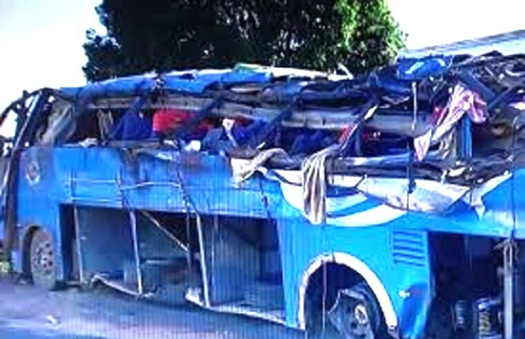 SOBE PARA SETE O NÚMERO DE MORTOS EM ACIDENTE COM ÔNIBUS QUE TRANSPORTAVA TRABALHADORES NA REGIÃO DE MARÍLIA (SP)