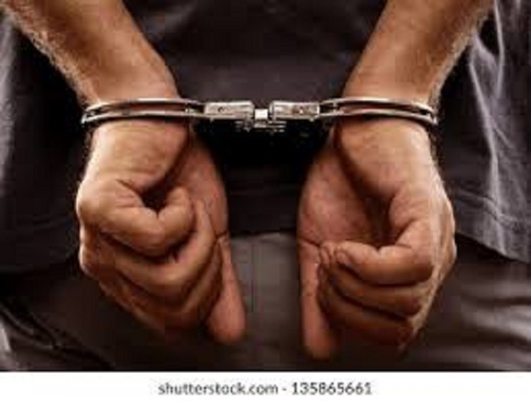 HERÓI: PAI DESARMA SUJEITO COM DUAS FACAS QUE AMEAÇAVA SUA FILHA EM ESTABELECIME NTO COMERCIAL DE GUAÍRA APÓS DESCUMPRIMENTO DE MEDIDA PROTETIVA A FAVOR DE EX-COMPANHEIRA