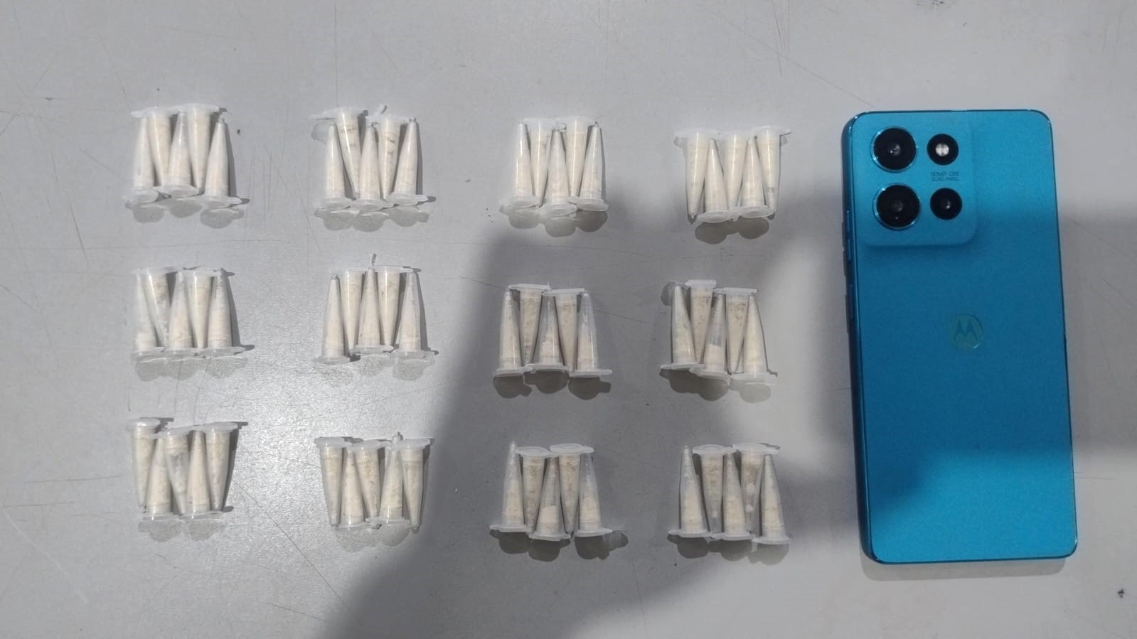 HOMEM É PRESO NO JOÃO VACARO, EM GUAÍRA, SUSPEITO DE ENVOLVIMENTO COM O TRÁFICO DEDROGAS