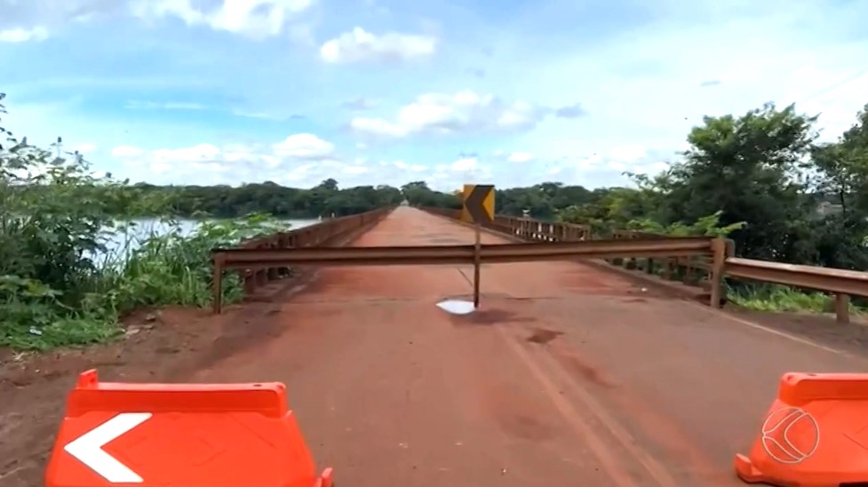 TÊM INÍCIO AS OBRAS DE REPAROS DA PONTE DA VOLTA GRANDE EM MIGUELÓPOLIS (SP). PREVISÃO É DE 60 DIAS PARA CONCLUSÃO DO SERVIÇO