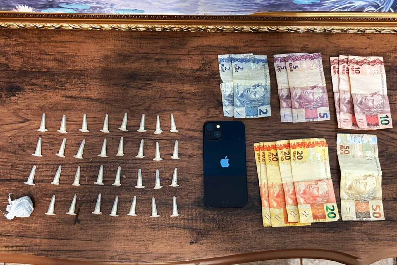 MENOR É APREENDIDO NO BAIRRO GUAÍRA J POR SUSPEITA DE ENVOLVIMENTO COM O TRÁFICO DE DROGAS