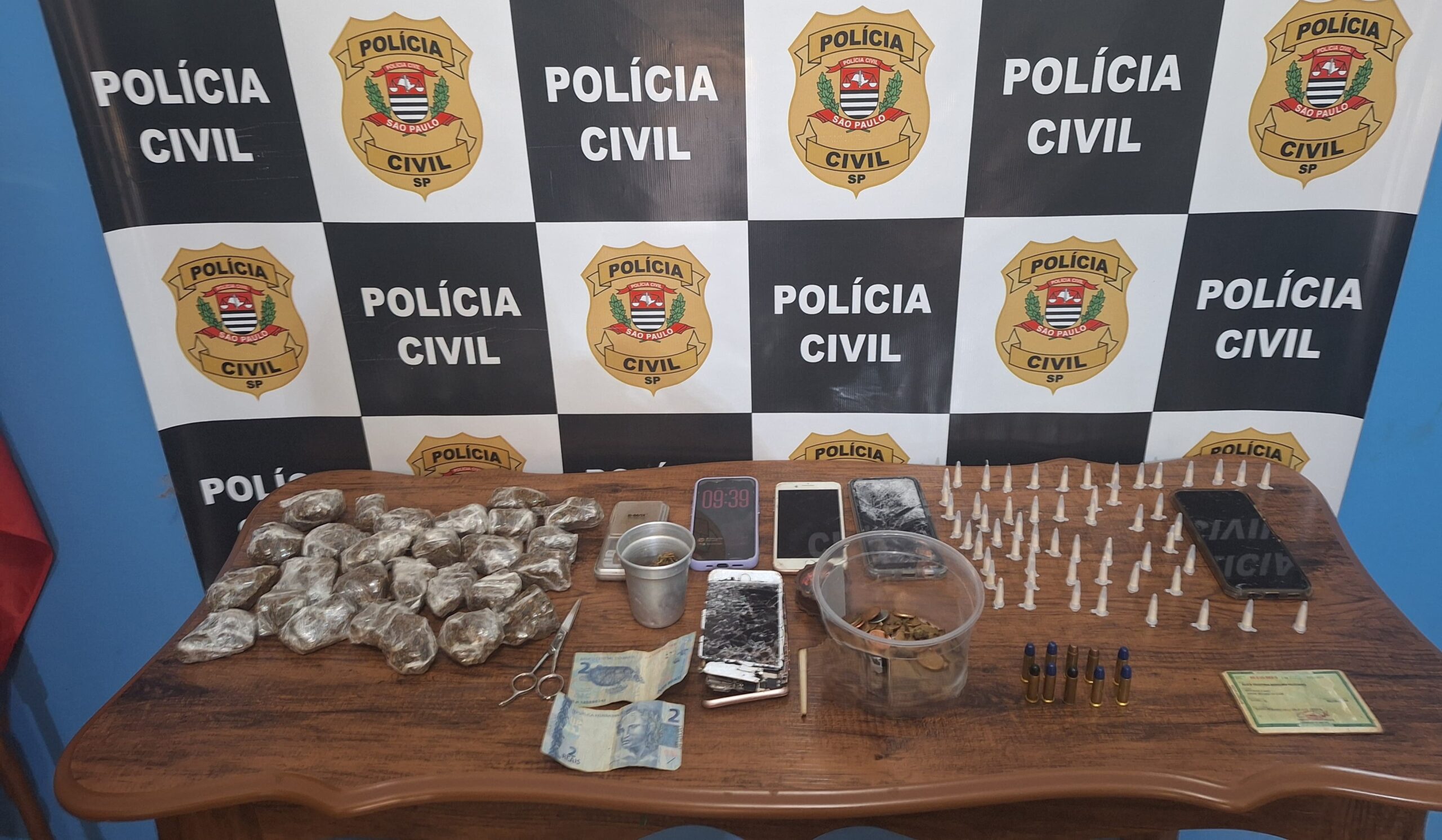 MEGA OPERAÇÃO DA POLÍCIA CIVIL APREENDE GRANDE QUANTIDADE DE DROGAS EM GUAÍRA. DUAS PESSOAS FORAM PRESAS