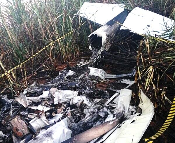 QUEDA DE AVIÃO DE AVIÃO PROVOCA MORTE DE PILOTO EM ALTAIR (SP)