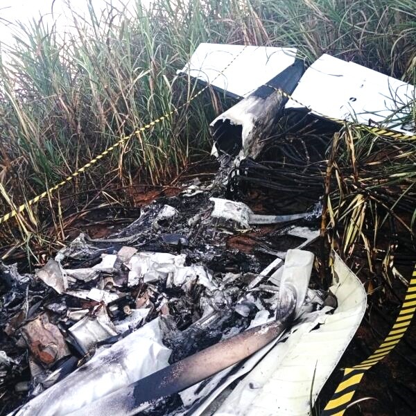 QUEDA DE AVIÃO DE AVIÃO PROVOCA MORTE DE PILOTO EM ALTAIR (SP)