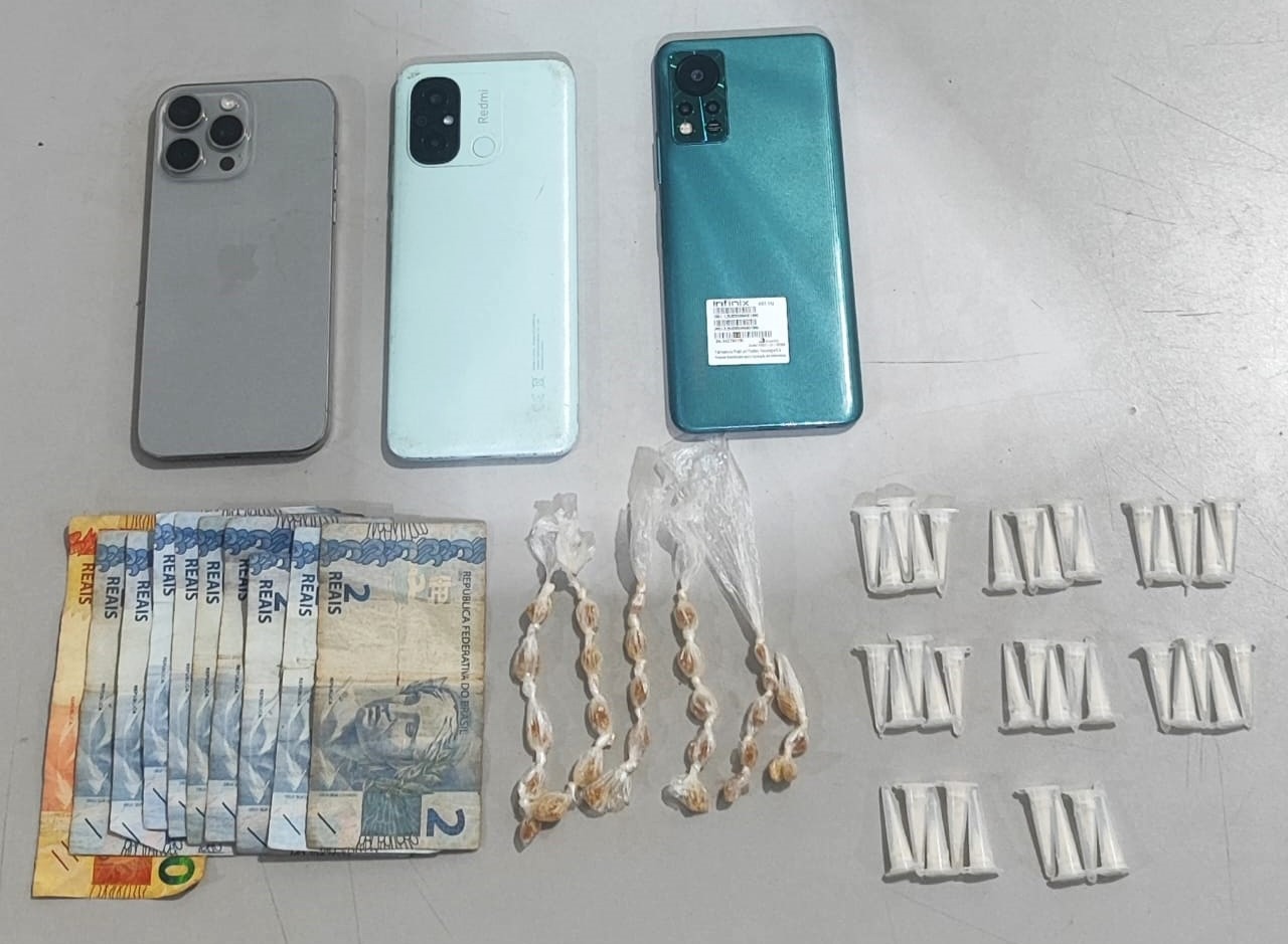 TRIO É DETIDO PELA PM POR SUSPEITA DE ENVOLVIMENTO COM O TRA´FICO DE DROGAS EM GUAÍRA