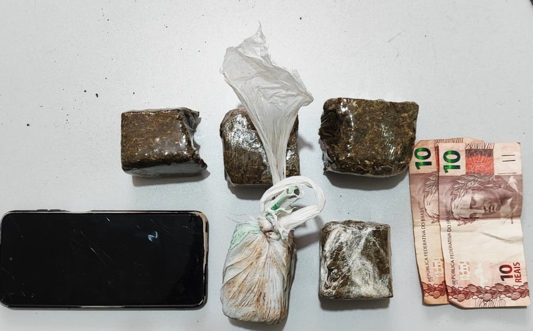 HOMEM É PRESO, EM GUAÍRA, ACUSADO DE ENVOLVIMENTO COM O TRÁFICO DE DROGAS