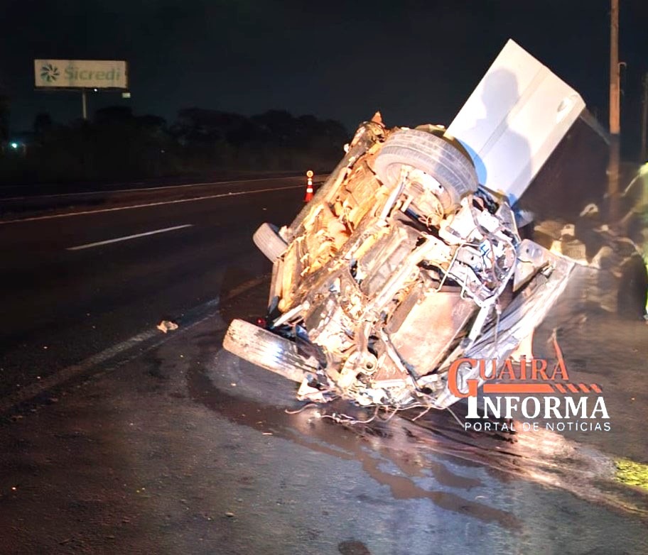 CAPOTAMENTO NA FARIA LIMA EM BARRETOS DEIXA TRÊS PESSOAS FERIDAS
