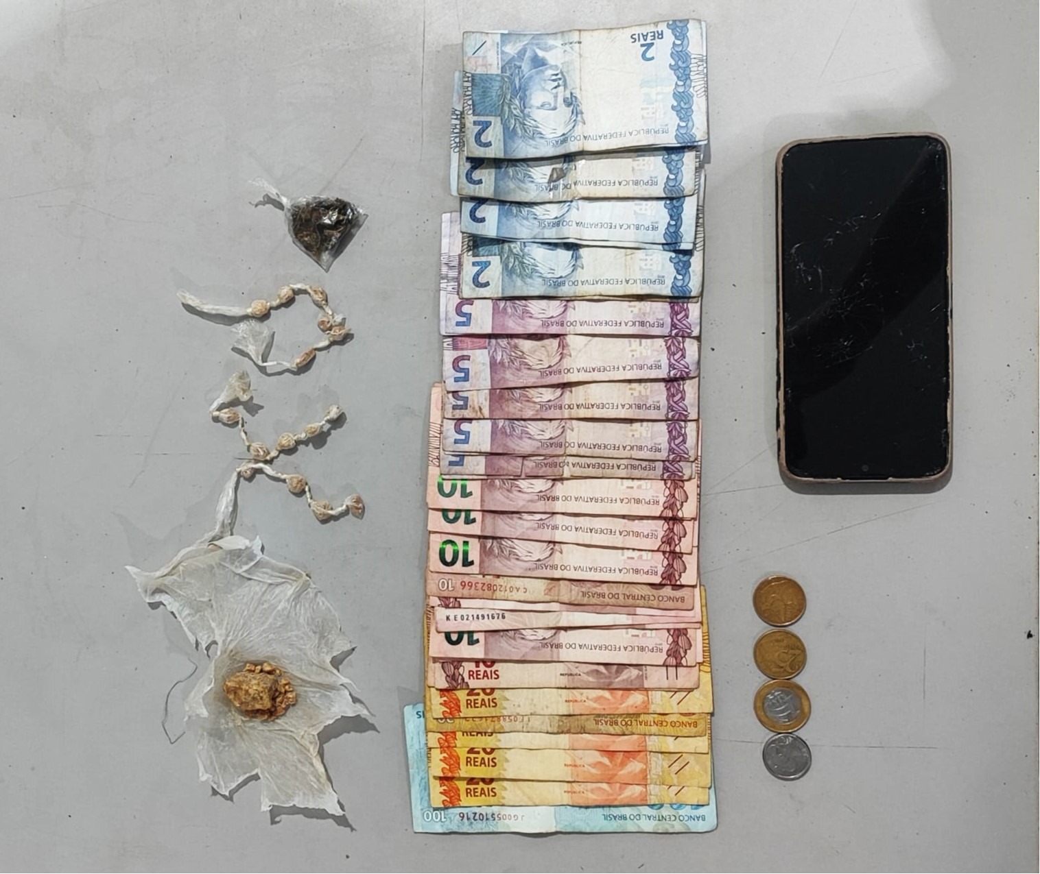 MENOR É APREENDIDO COM DROGAS EM GUAÍRA