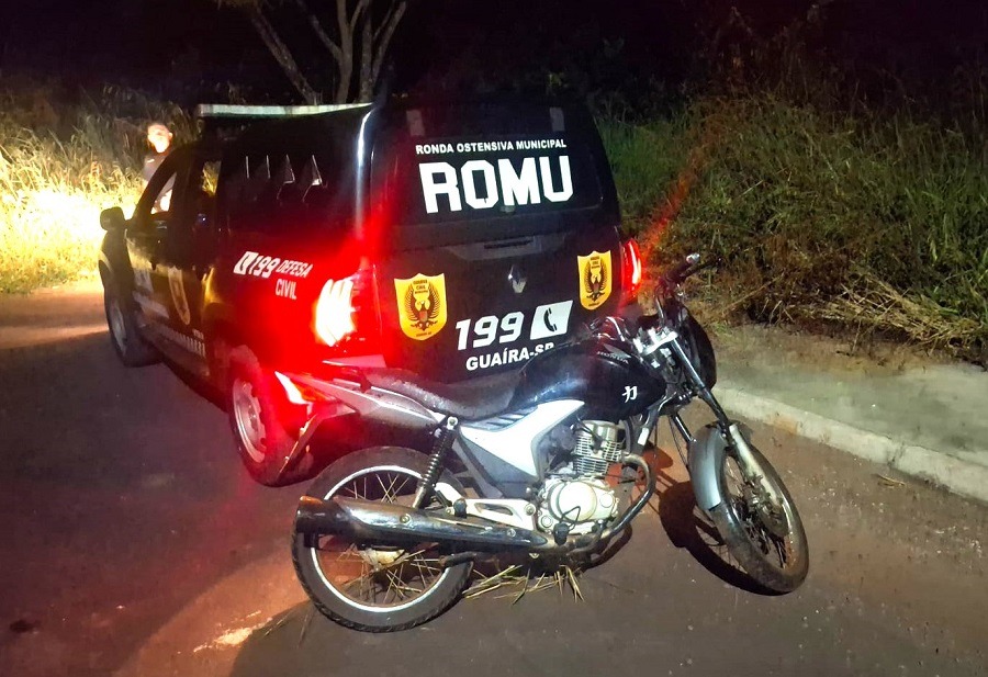 MOTO FURTADDA É ENCONTRADA EM ÁREA DE MATA EM GUAÍRA