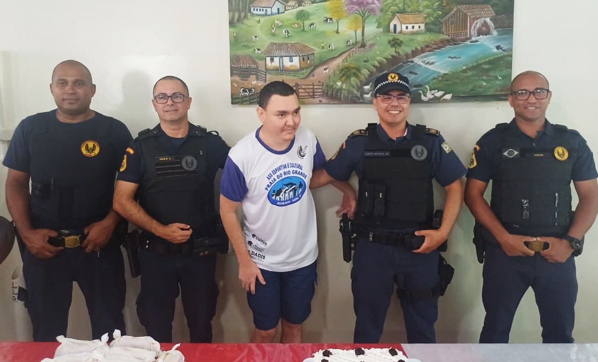 GCM DE GUAÍRA FAZ SURPRESA ESPECIAL NO ANIVERSÁRIO DE 36 ANOS DE FÃ