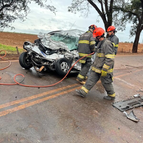 COLISÃO FRONTAL ENTRE CARRO E CAMINHÃO MATA CONDUTOR EM VICINAL DE JABORANDI (SP)