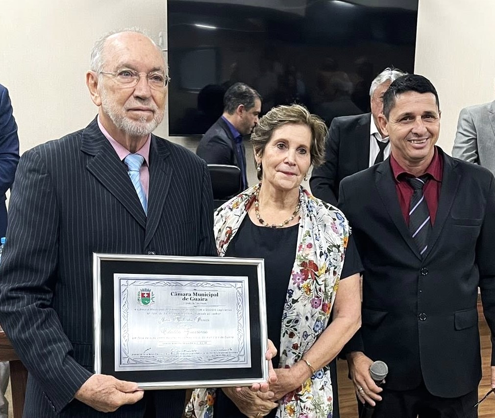 EM SESSÃO SOLENE NA CÂMARA MUNICIPAL, JOSÉ ROBERTO PARIZI RECEBE TÍTULO DE CIDADÃO GUAIRENSE