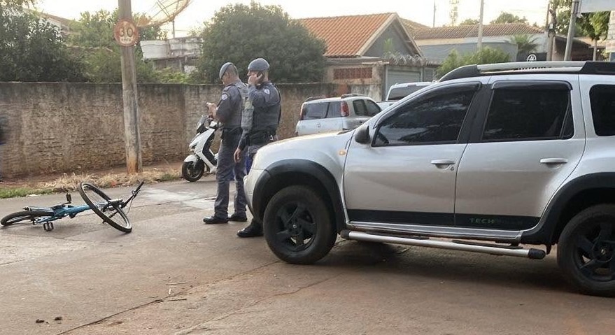 ACIDENTE ENTRE CARRO E BICICLETA DEIXA ESTUDANTE FERIDO EM MIGUELÓPOLIS (SP)