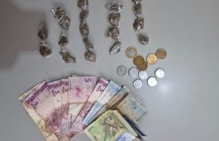 DOIS INDIVÍDUOS SÃO CONDUZIDOS PELA PM PARA AVERIGUAÇÃO DE ENVOLVIMENTO COM O TRÁFICO EM GUAÍRA