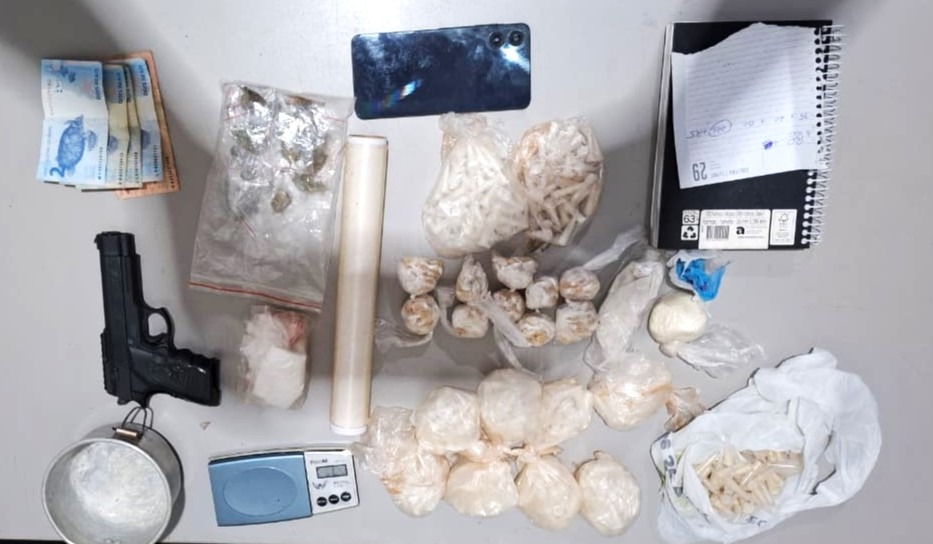 GRANDE QUANTIDADE DE DROGAS É APREENDIDA EM GUAÍRA (SP), UMA PESSOA FOI PRESA