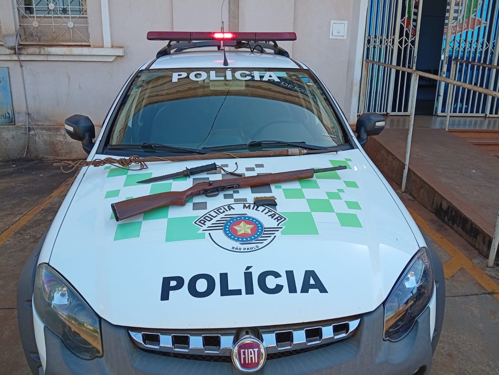 HOMEM É PRESO PELA POLÍCIA AMBIENTAL POR PORTE ILEGAL DE ARMA DE FOGO EM GUARÁ