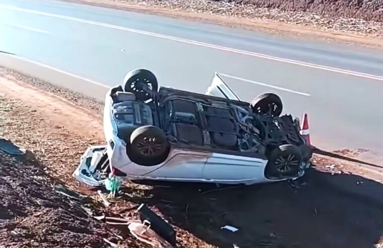 TRÊS PESSOAS FICAM FERIDAS EM CAPOTAMENTO NA RODOVIA ASSIS CHATEAUBRIAND EM GUAÍRA (SP)