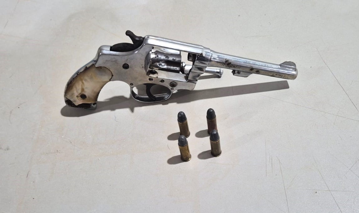 HOMEM É PRESO, EM GUAÍRA, ACUSADO DE EMBRIAGUEZ AO VOLANTE E POSSE ILEGAL DE ARMA DE FOGO